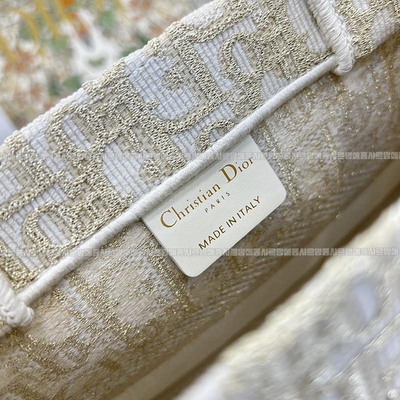 디올북토트백미디움  20260329-113704-007루.jpg