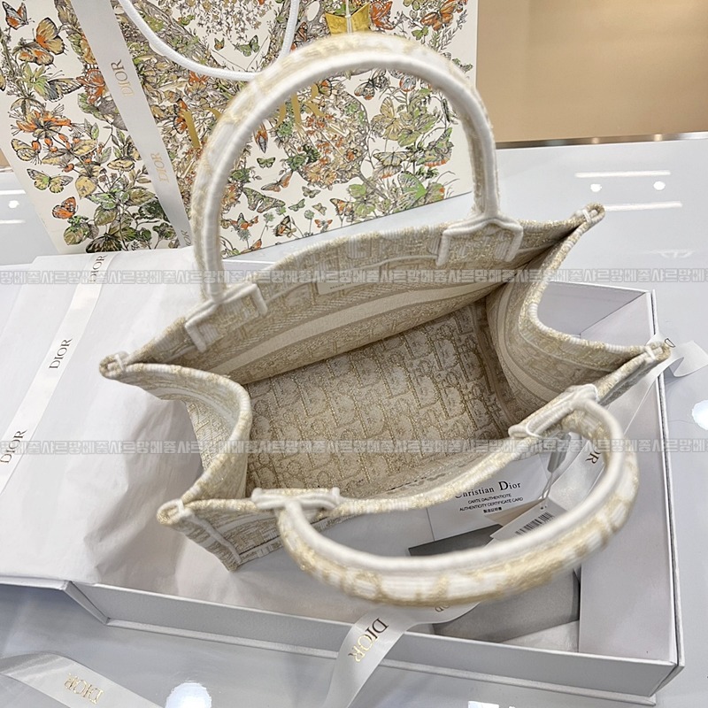 디올북토트백미디움  20260329-113704-008루.jpg