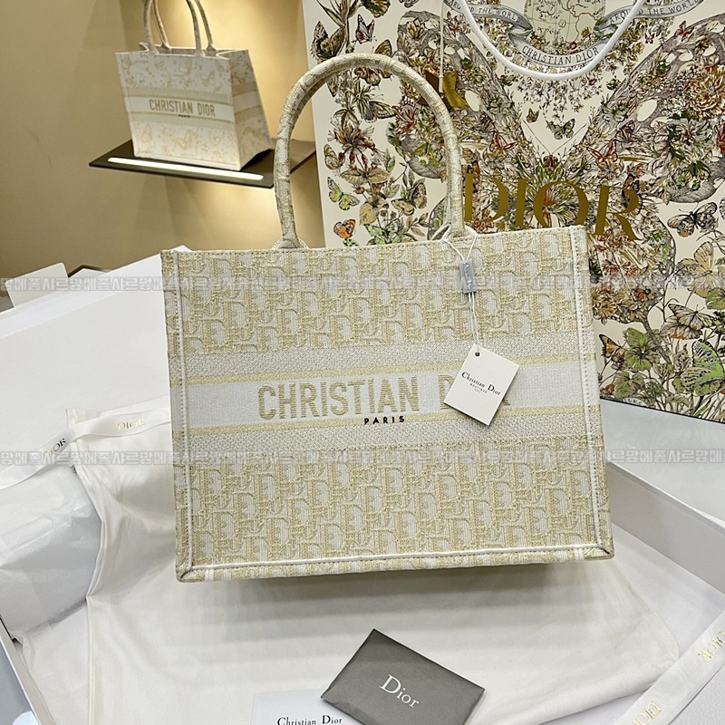 디올북토트백미디움  20260329-115257-001루.jpg