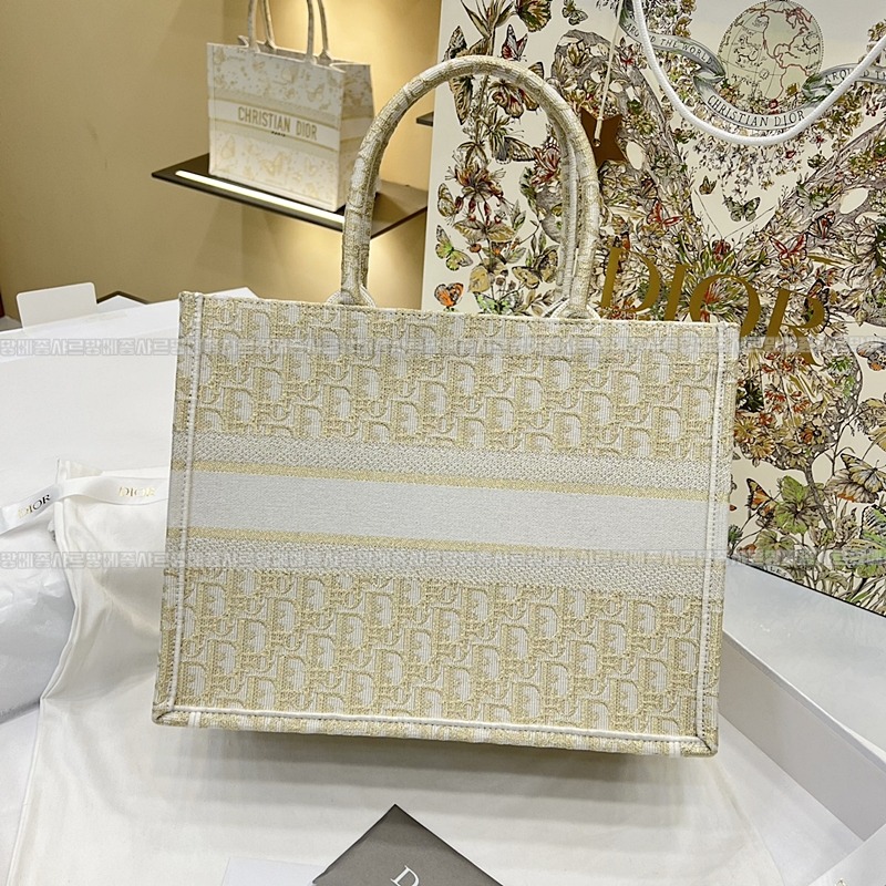 디올북토트백미디움  20260329-115257-002루.jpg