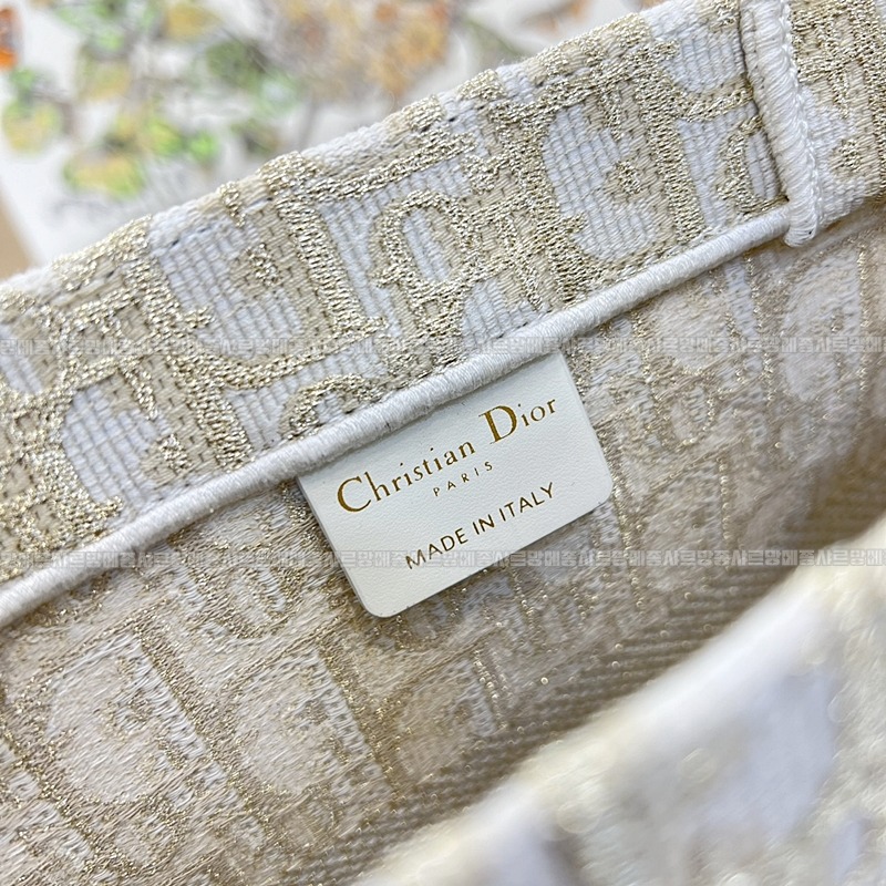 디올북토트백미디움  20260329-115258-007루.jpg