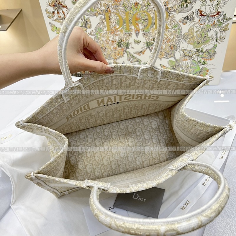 디올북토트백미디움  20260329-115258-008루.jpg