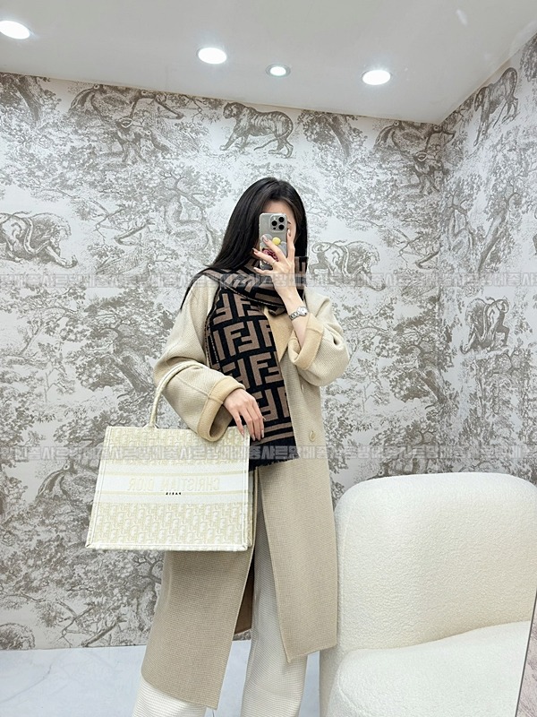 디올북토트백라지  20260329-115719-015루.jpg