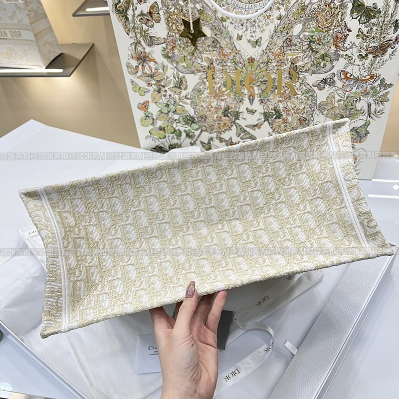 디올북토트백라지  20260329-115716-004루.jpg