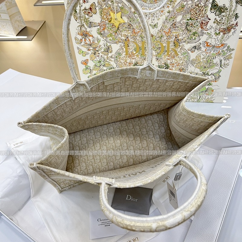 디올북토트백라지  20260329-115717-007루.jpg