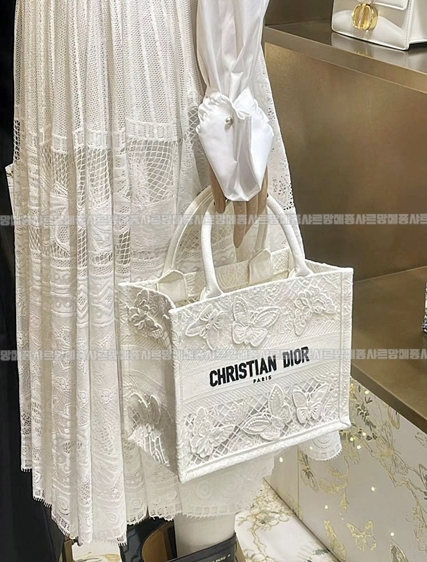 디올북토트백스몰  20260329-131105-019루.jpg