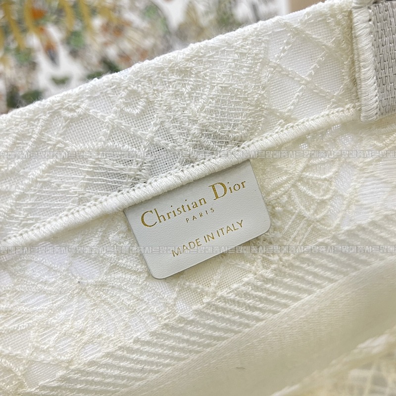 디올북토트백스몰  20260329-131104-006루.jpg