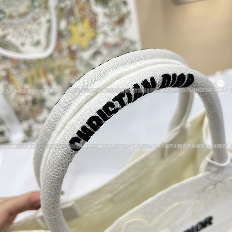 디올북토트백스몰  20260329-131104-010루.jpg