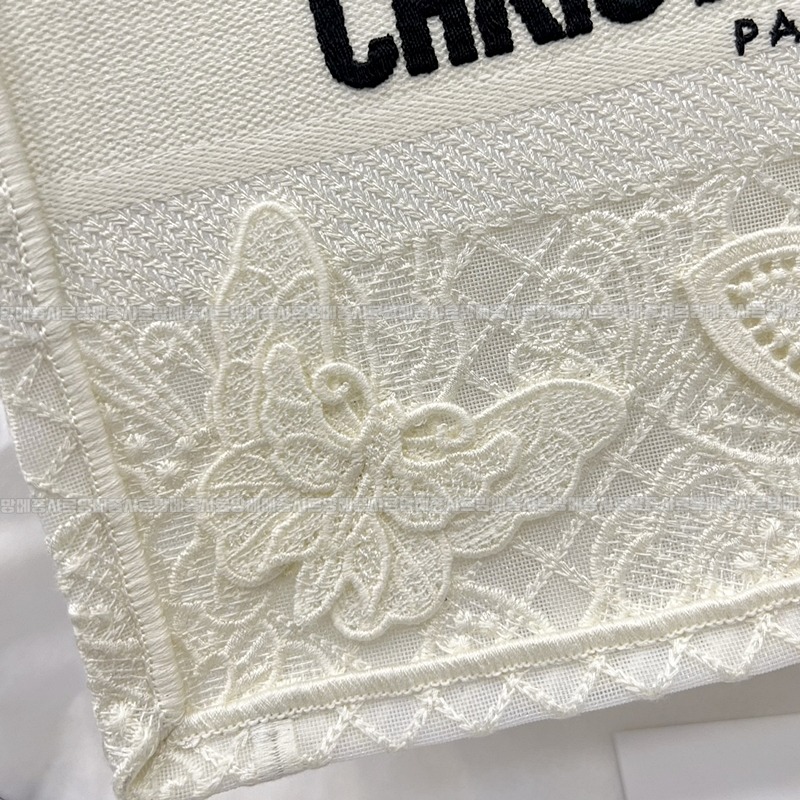 디올북토트백스몰  20260329-131105-014루.jpg