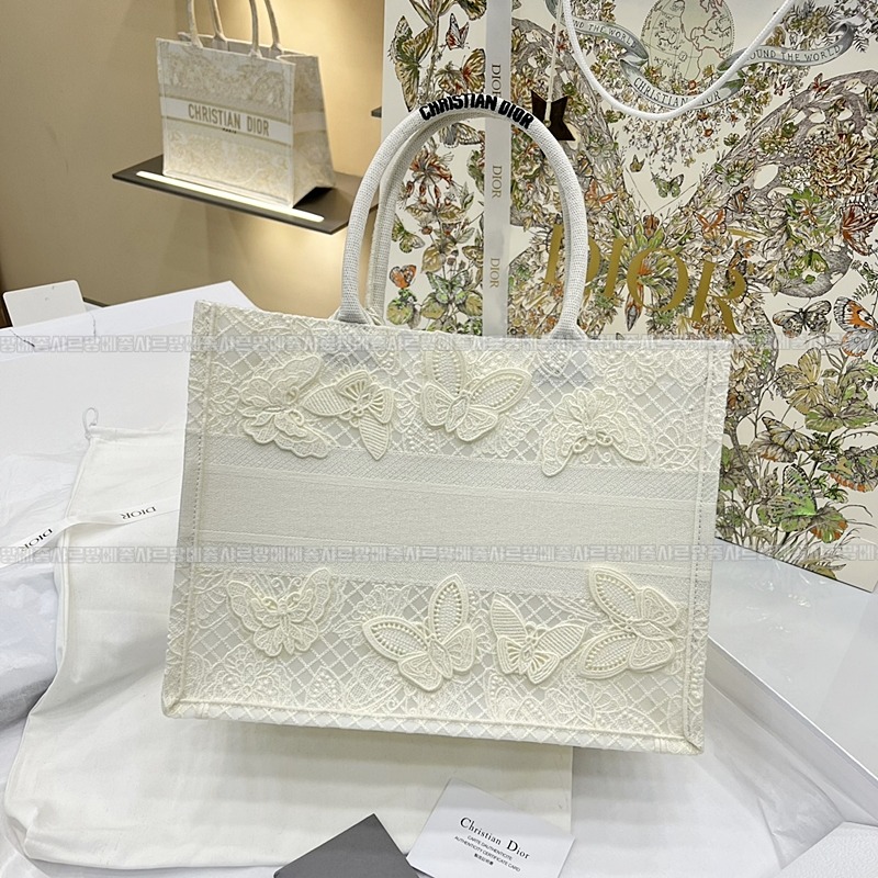 디올북토트백미디움  20260329-133037-002루.jpg