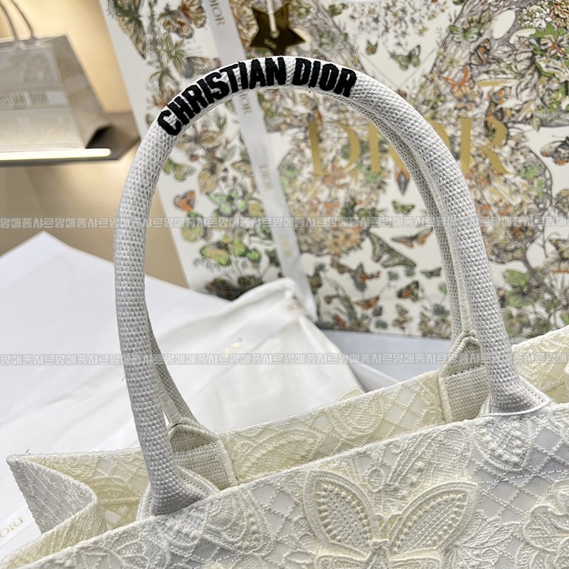 디올북토트백미디움  20260329-133038-006루.jpg