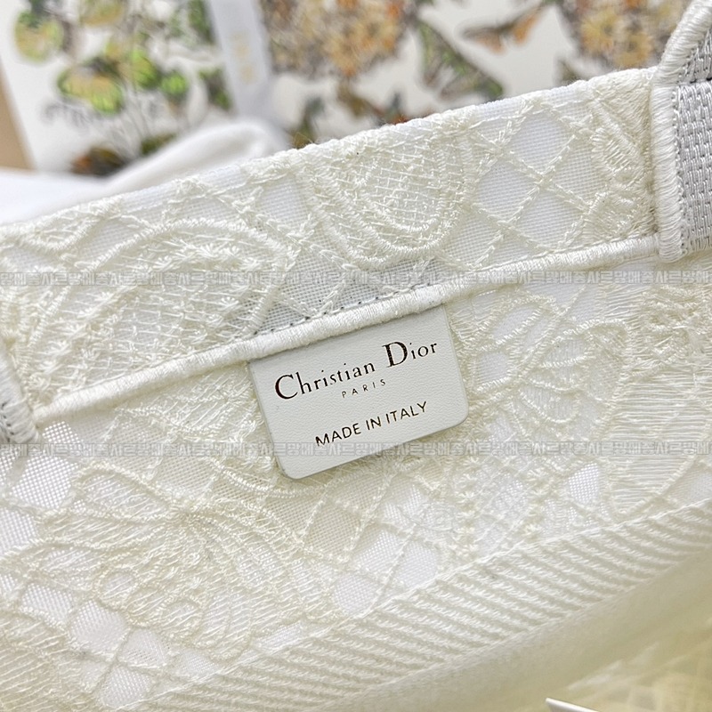 디올북토트백미디움  20260329-133038-007루.jpg