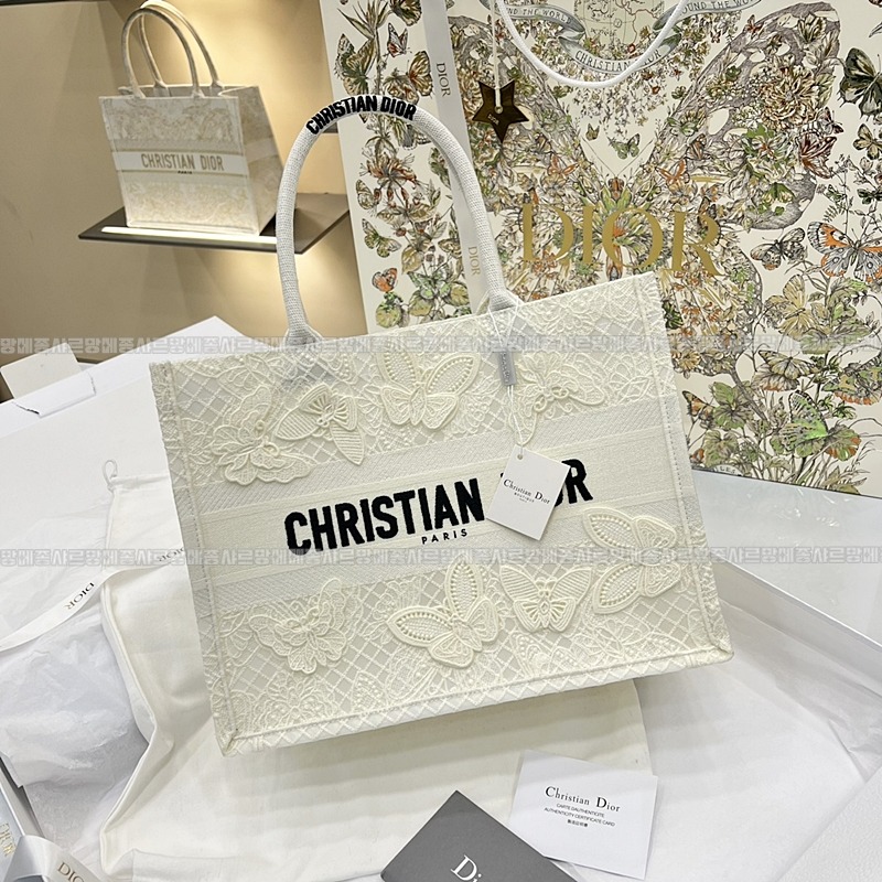 디올북토트백미디움  20260329-133037-001루.jpg