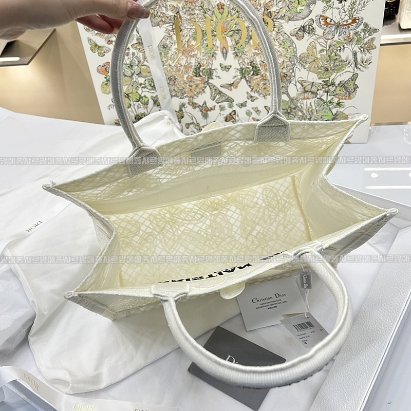 디올북토트백미디움  20260329-133038-008루.jpg