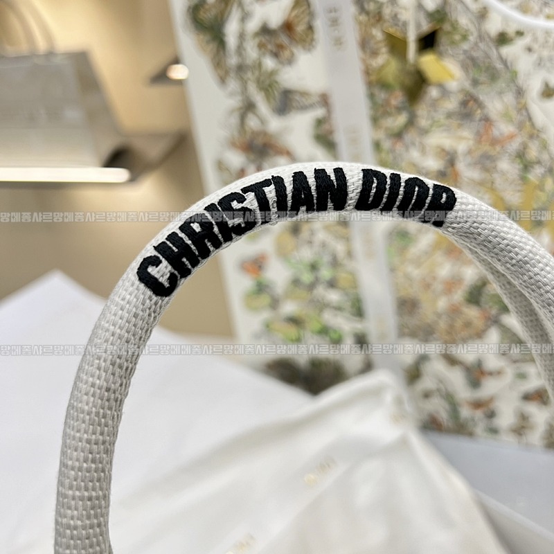 디올북토트백미디움  20260329-133038-010루.jpg