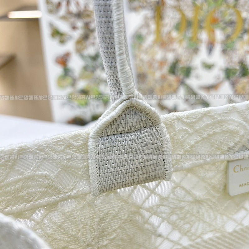 디올북토트백미디움  20260329-133039-013루.jpg