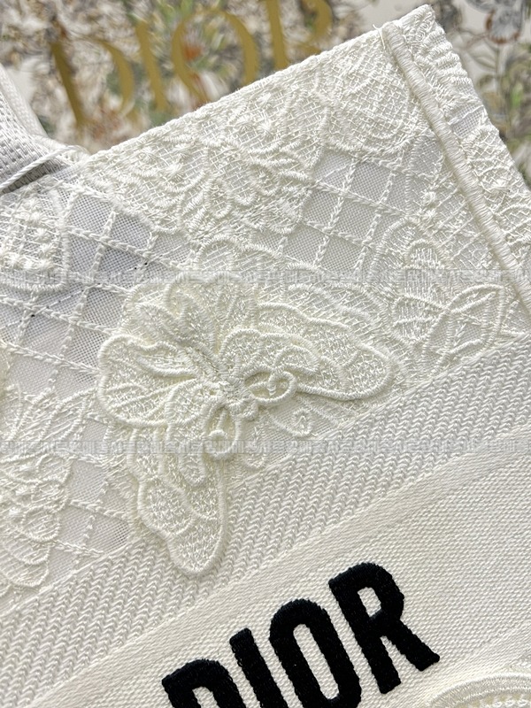 디올북토트백미디움  20260329-133039-016루.jpg