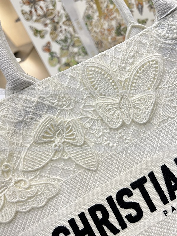 디올북토트백미디움  20260329-133039-014루.jpg