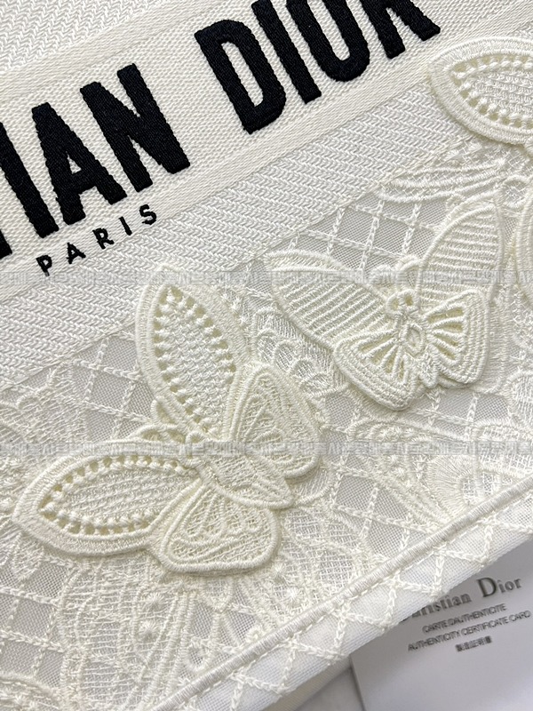 디올북토트백미디움  20260329-133039-015루.jpg