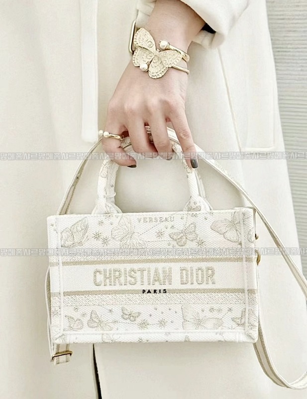 디올북토트백미니  20260329-133729-021루.jpg