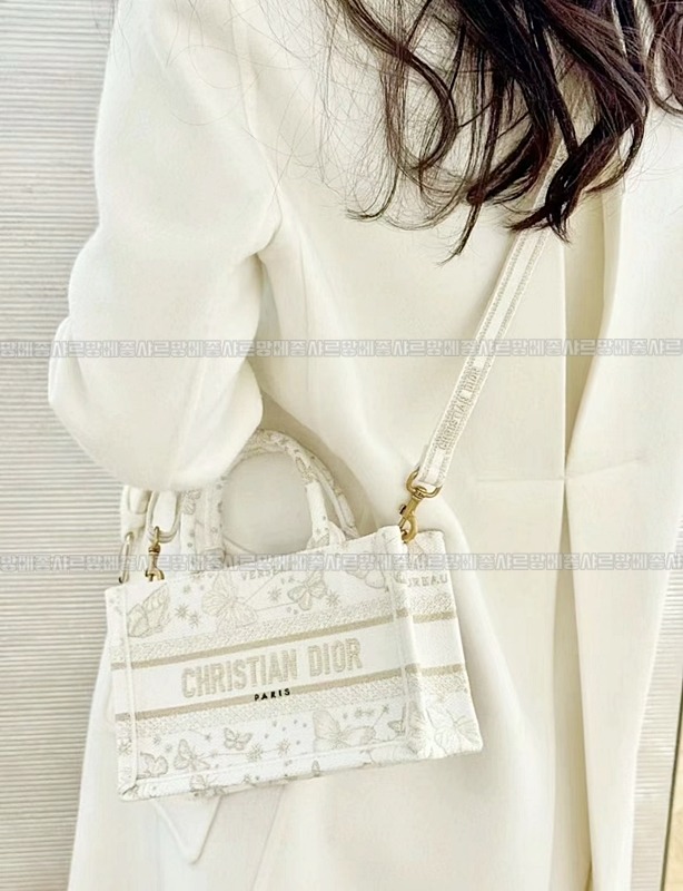 디올북토트백미니  20260329-133729-019루.jpg