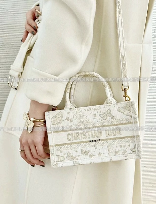 디올북토트백미니  20260329-133729-020루.jpg