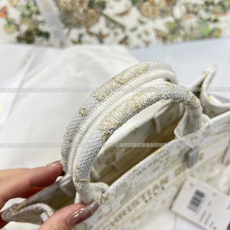 디올북토트백미니  20260329-133727-008루.jpg