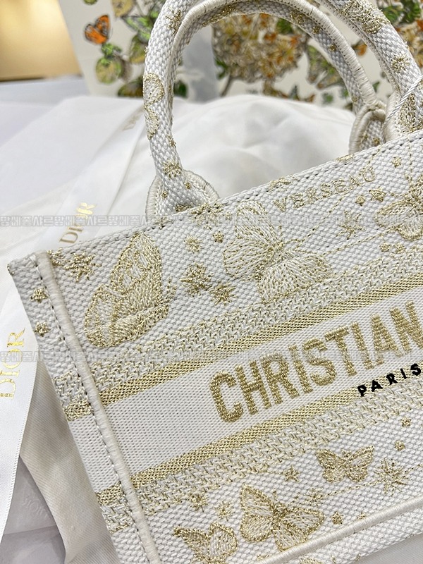 디올북토트백미니  20260329-133728-012루.jpg