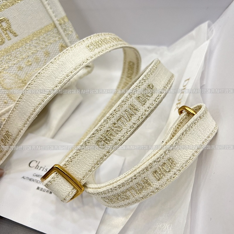 디올북토트백미니  20260329-133728-016루.jpg