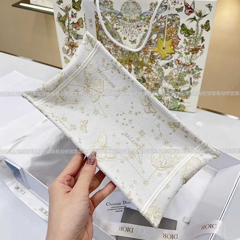 디올북토트백화이트골드스몰 20260330-113538-004루.jpg