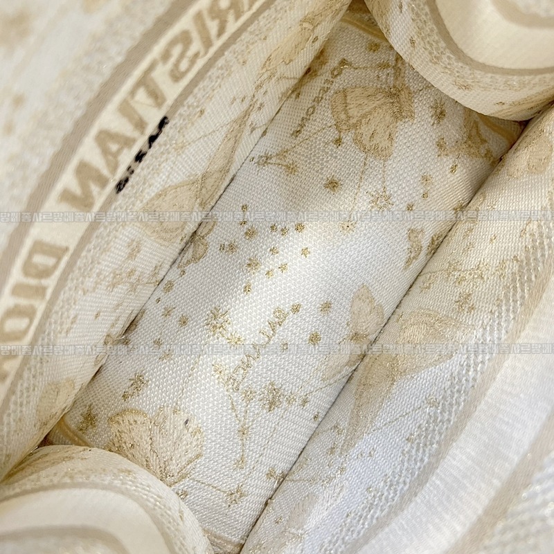 디올북토트백화이트골드스몰 20260330-113539-009루.jpg