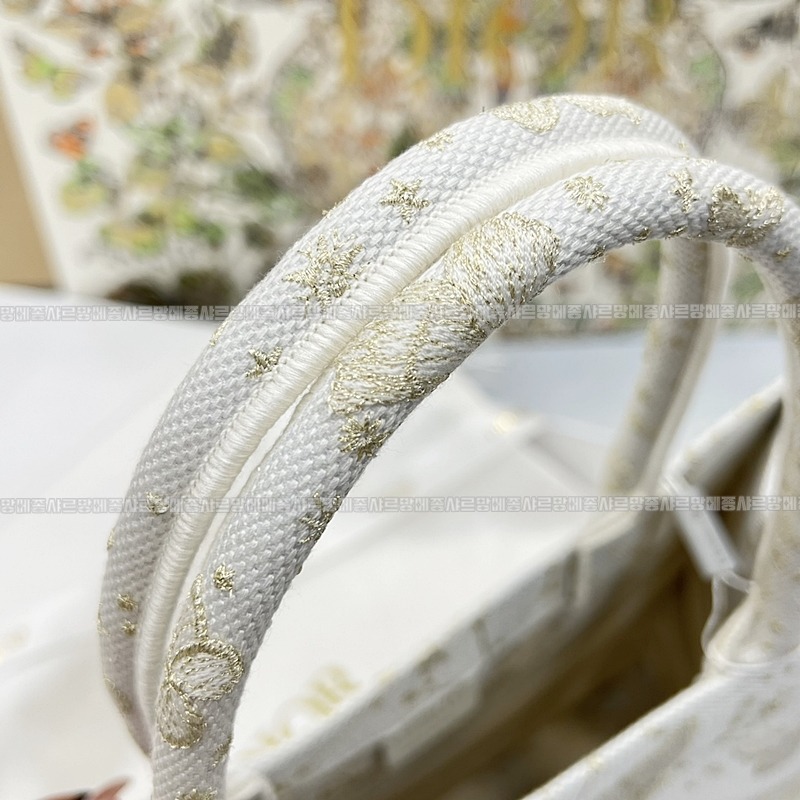 디올북토트백화이트골드스몰 20260330-113539-010루.jpg