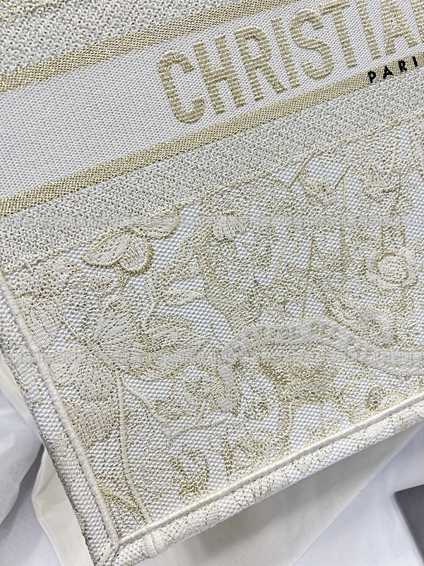 디올북토트백화이트골드라지 20260330-124925-wsxc1774874182424_3루.jpg