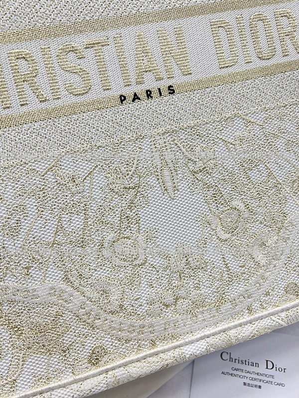 디올북토트백화이트골드라지 20260330-124925-wsxc1774874182648_5루.jpg