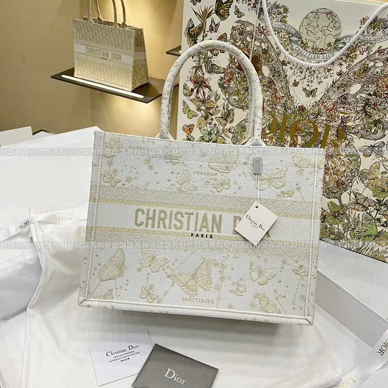 디올북토트백화이트골드미디움 20260330-124225-001루.jpg