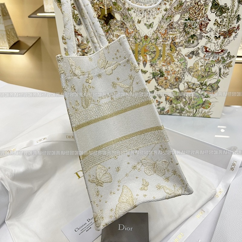 디올북토트백화이트골드미디움 20260330-124225-003루.jpg