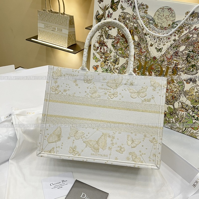 디올북토트백화이트골드미디움 20260330-124225-002루.jpg