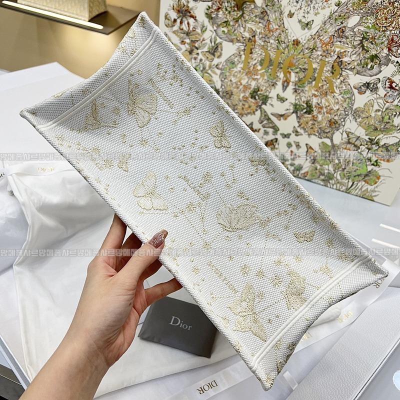 디올북토트백화이트골드미디움 20260330-124225-004루.jpg