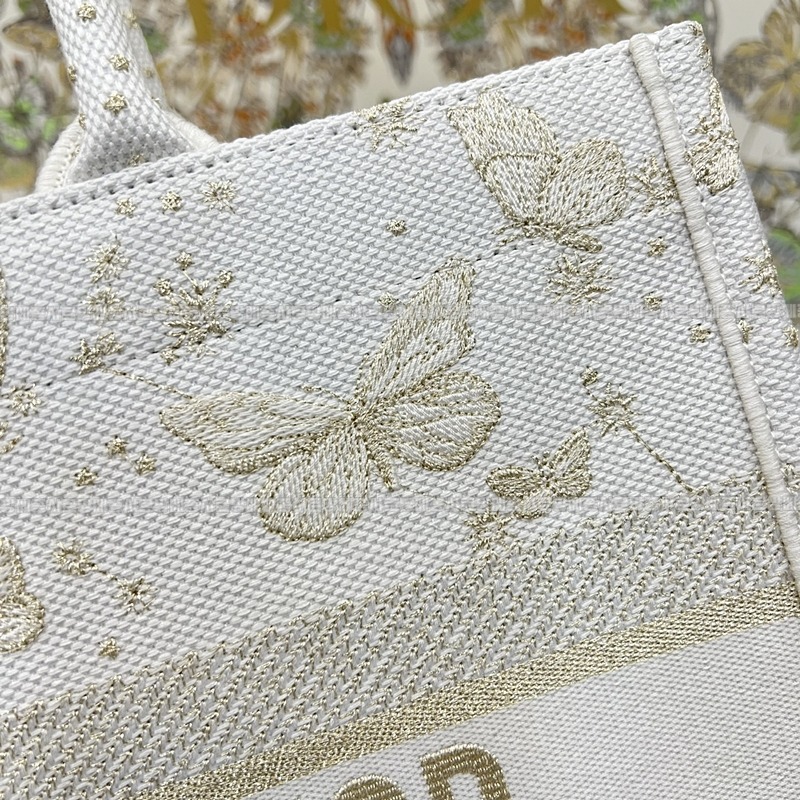 디올북토트백화이트골드미디움 20260330-124226-013루.jpg