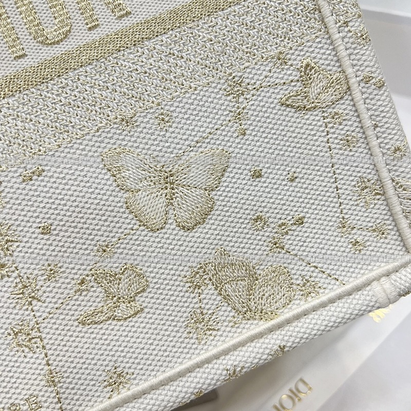 디올북토트백화이트골드미디움 20260330-124227-015루.jpg