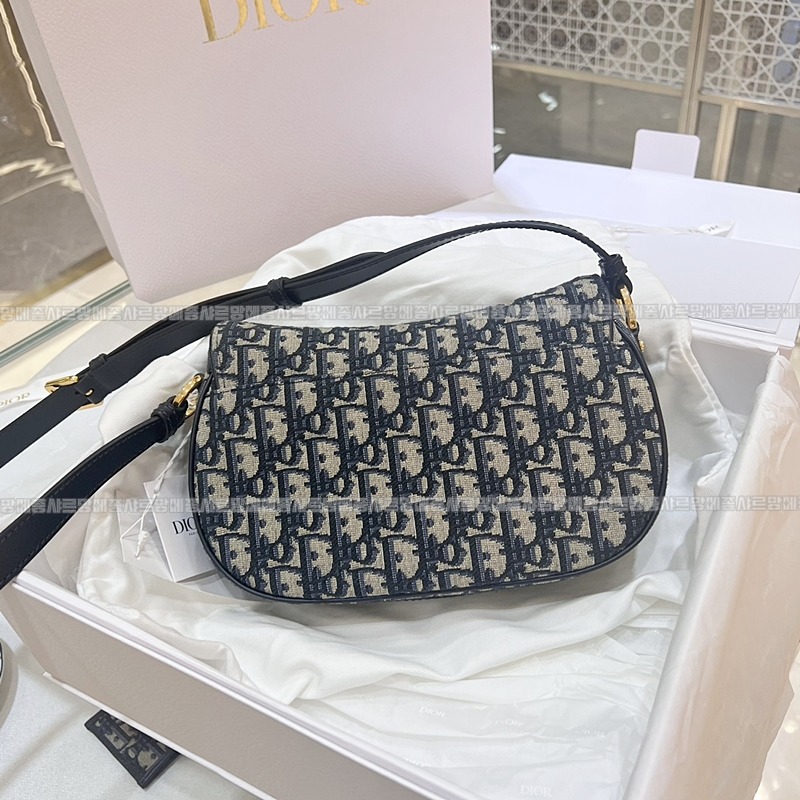 디올CD베사체백 20260330-172645-wsxc1774891364261_1루.jpg