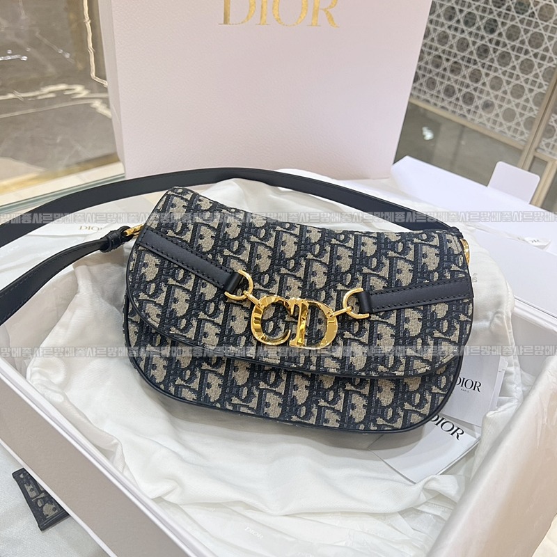 디올CD베사체백 20260330-172645-wsxc1774891364261_0루.jpg