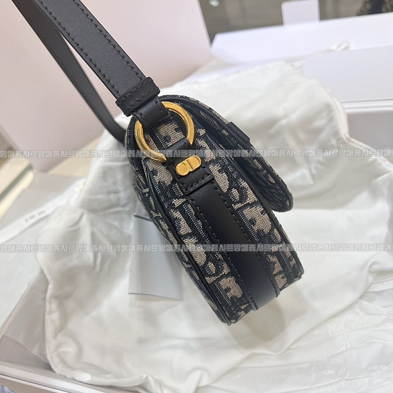 디올CD베사체백 20260330-172645-wsxc1774891364261_2루.jpg