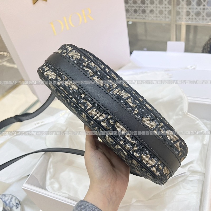 디올CD베사체백 20260330-172645-wsxc1774891364509_3루.jpg