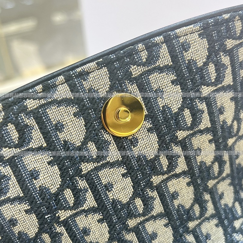 디올CD베사체백 20260330-172646-wsxc1774891365897_0루.jpg