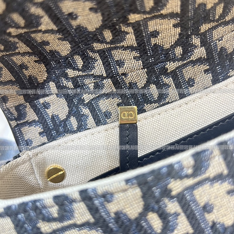 디올CD베사체백 20260330-172646-wsxc1774891365897_2루.jpg