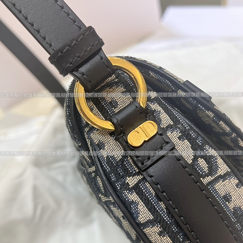 디올CD베사체백 20260330-172646-wsxc1774891366059_4루.jpg