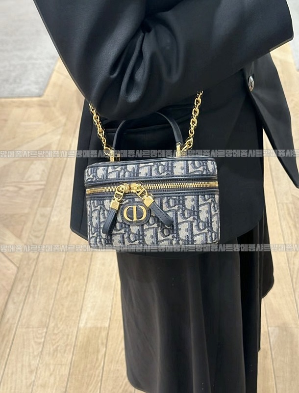 디올30몽테인미니베니티케이스  20260331-145253-018루.jpg