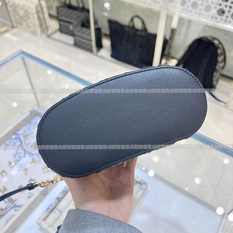 디올30몽테인미니베니티케이스  20260331-145251-004루.jpg