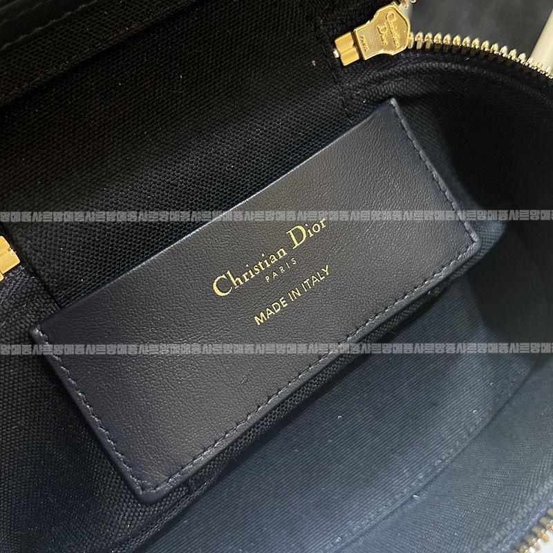 디올30몽테인미니베니티케이스  20260331-145252-011루.jpg